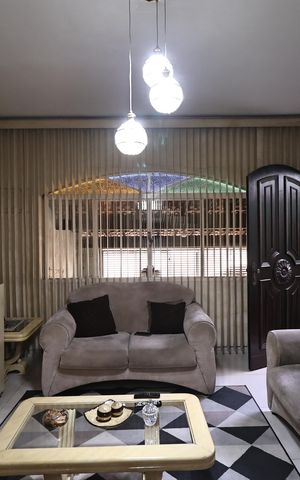 Casa à venda com 180m², 3 quartos e 2 vagas Casa à venda com 180m², 3 quartos e 2 vagasSala