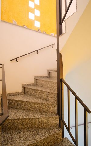 Casa à venda com 252m², 4 quartos e 4 vagasEscada