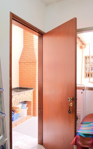 Casa à venda com 252m², 4 quartos e 4 vagasQuarto de Serviço