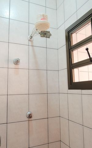 Casa à venda com 252m², 4 quartos e 4 vagasBanheiro de serviço
