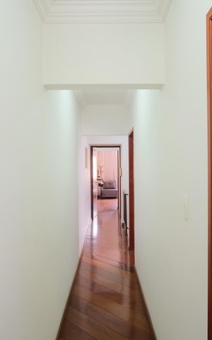 Casa à venda com 252m², 4 quartos e 4 vagasCorredor dos Quartos