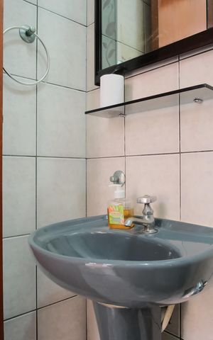 Casa à venda com 252m², 4 quartos e 4 vagasBanheiro de serviço