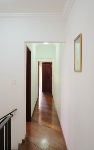 Casa à venda com 252m², 4 quartos e 4 vagasCorredor dos Quartos