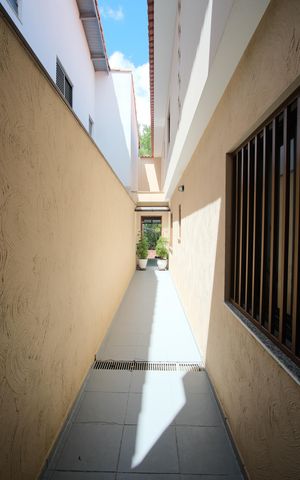 Casa à venda com 252m², 4 quartos e 4 vagasCorredor Lateral