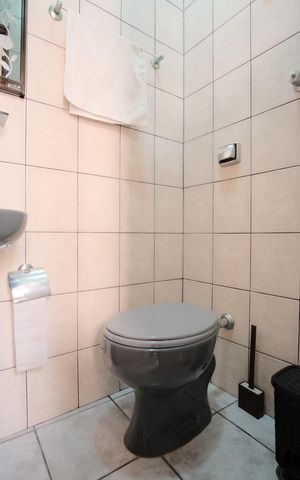 Casa à venda com 252m², 4 quartos e 4 vagasBanheiro de serviço