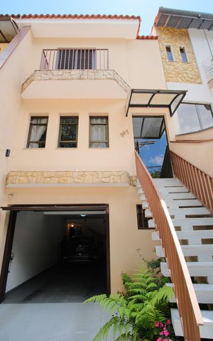 Casa à venda com 252m², 4 quartos e 4 vagasEntrada