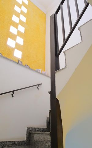 Casa à venda com 252m², 4 quartos e 4 vagasEscada