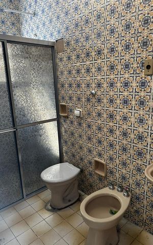 Casa à venda com 220m², 3 quartos e 7 vagas Casa à venda com 220m², 3 quartos e 7 vagasBanheiro
