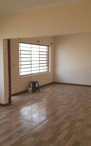 Casa à venda com 220m², 3 quartos e 7 vagas Casa à venda com 220m², 3 quartos e 7 vagasSala