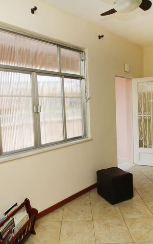 Casa à venda com 171m², 5 quartos e 1 vagaSala