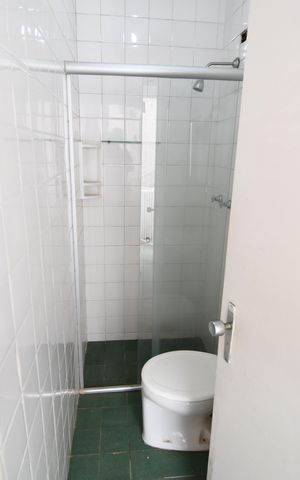 Casa para alugar com 370m², 5 quartos e 4 vagasBanheiro de serviço