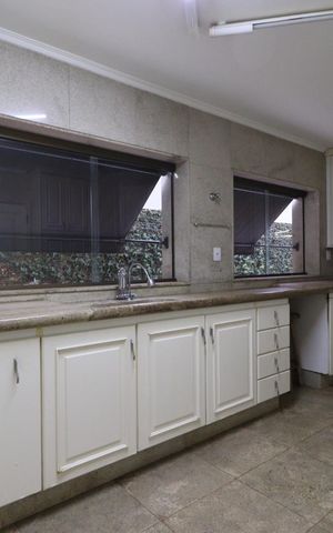Casa para alugar com 610m², 4 quartos e 5 vagas Casa para alugar com 610m², 4 quartos e 5 vagasCozinha