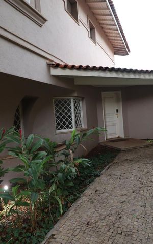 Casa para alugar com 610m², 4 quartos e 5 vagas Casa para alugar com 610m², 4 quartos e 5 vagasEntrada