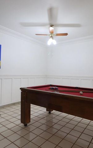Casa para alugar com 610m², 4 quartos e 5 vagas Casa para alugar com 610m², 4 quartos e 5 vagasÁrea comum-Sala de Jogos