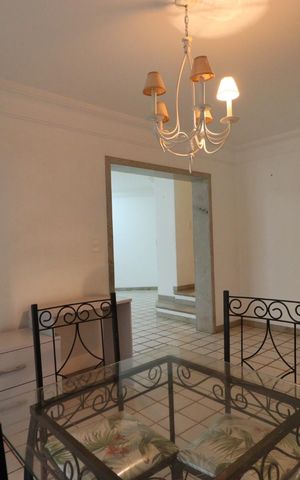 Casa para alugar com 610m², 4 quartos e 5 vagas Casa para alugar com 610m², 4 quartos e 5 vagasSala de Jantar