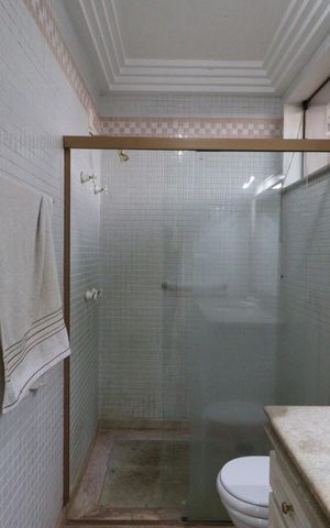 Casa para alugar com 610m², 4 quartos e 5 vagas Casa para alugar com 610m², 4 quartos e 5 vagasBanheiro da Suíte 4