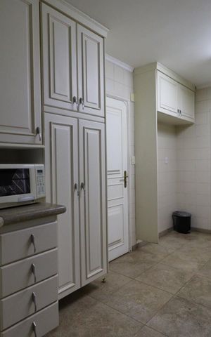 Casa para alugar com 610m², 4 quartos e 5 vagas Casa para alugar com 610m², 4 quartos e 5 vagasCozinha