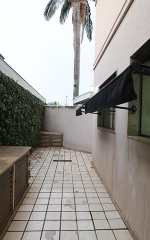 Casa para alugar com 610m², 4 quartos e 5 vagas Casa para alugar com 610m², 4 quartos e 5 vagasCorredor externo