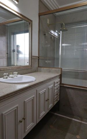 Casa para alugar com 610m², 4 quartos e 5 vagas Casa para alugar com 610m², 4 quartos e 5 vagasBanheiro da Suíte 2