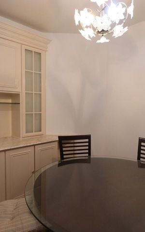 Casa para alugar com 610m², 4 quartos e 5 vagas Casa para alugar com 610m², 4 quartos e 5 vagasSala de Jantar