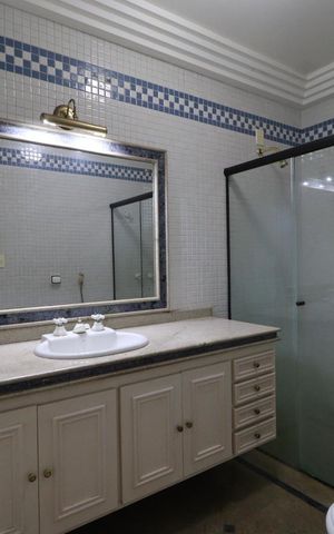 Casa para alugar com 610m², 4 quartos e 5 vagas Casa para alugar com 610m², 4 quartos e 5 vagasBanheiro da Suíte 1