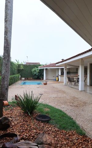 Casa para alugar com 610m², 4 quartos e 5 vagas Casa para alugar com 610m², 4 quartos e 5 vagasÁrea comum