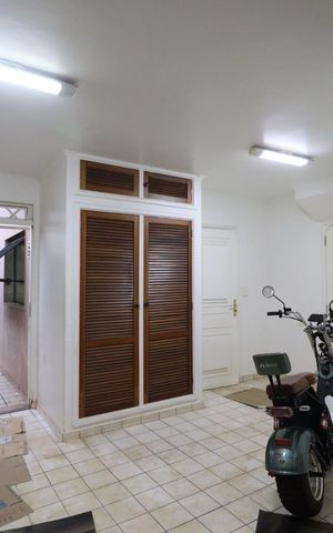 Casa para alugar com 610m², 4 quartos e 5 vagas Casa para alugar com 610m², 4 quartos e 5 vagasÁrea de Serviço
