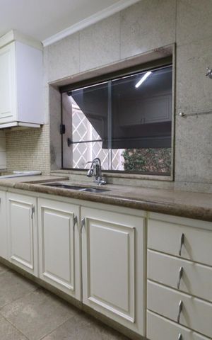 Casa para alugar com 610m², 4 quartos e 5 vagas Casa para alugar com 610m², 4 quartos e 5 vagasCozinha