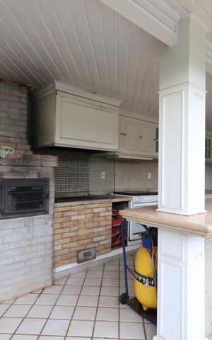 Casa para alugar com 610m², 4 quartos e 5 vagas Casa para alugar com 610m², 4 quartos e 5 vagasÁrea comum-Churrasqueira