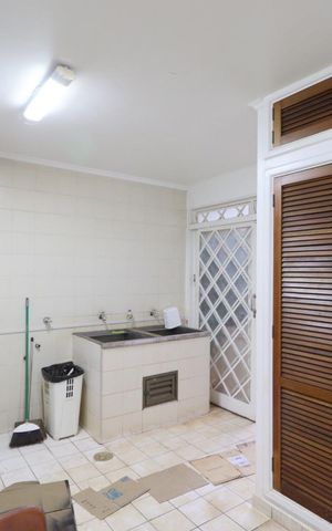 Casa para alugar com 610m², 4 quartos e 5 vagas Casa para alugar com 610m², 4 quartos e 5 vagasÁrea de Serviço
