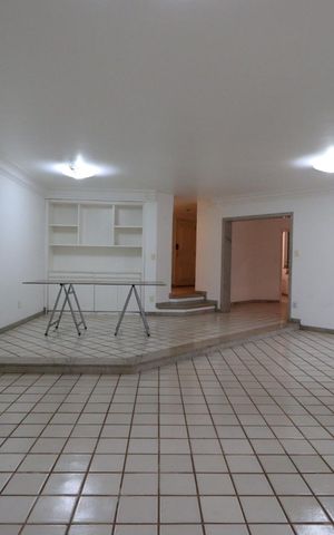 Casa para alugar com 610m², 4 quartos e 5 vagas Casa para alugar com 610m², 4 quartos e 5 vagasSala