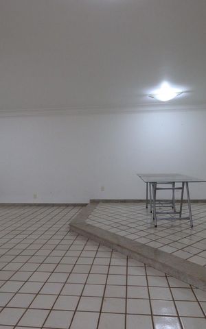 Casa para alugar com 610m², 4 quartos e 5 vagas Casa para alugar com 610m², 4 quartos e 5 vagasSala
