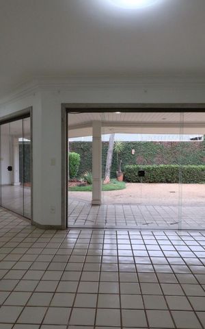 Casa para alugar com 610m², 4 quartos e 5 vagas Casa para alugar com 610m², 4 quartos e 5 vagasSala