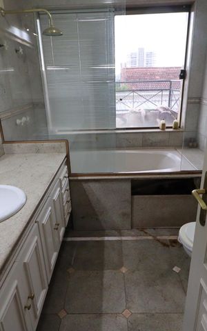 Casa para alugar com 610m², 4 quartos e 5 vagas Casa para alugar com 610m², 4 quartos e 5 vagasBanheiro da Suíte 2