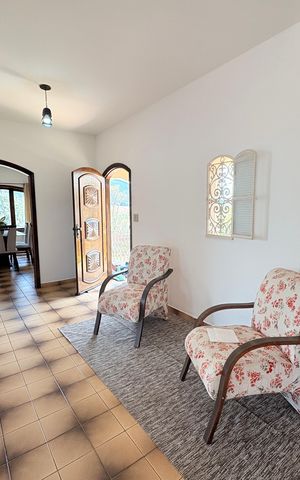Casa de condomínio à venda com 4000m², 4 quartos e 6 vagasHalll