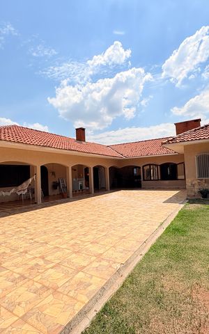 Casa de condomínio à venda com 4000m², 4 quartos e 6 vagasÁrea externa