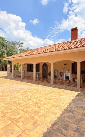 Casa de condomínio à venda com 4000m², 4 quartos e 6 vagasÁrea externa