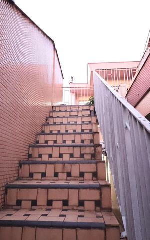 Casa para alugar com 115m², 2 quartos e 1 vagaEscada
