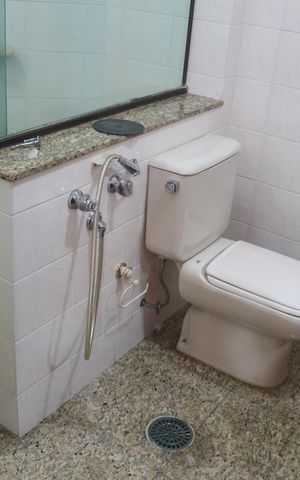 Apartamento à venda com 205m², 4 quartos e 3 vagasBanheiro da Suíte 1
