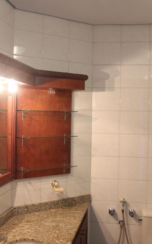 Apartamento à venda com 205m², 4 quartos e 3 vagasBanheiro da Suíte 2