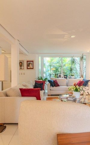 Casa de condomínio para alugar com 324m², 3 quartos e 3 vagas Casa de condomínio para alugar com 324m², 3 quartos e 3 vagasSala