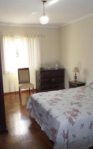 Casa à venda com 277m², 3 quartos e 4 vagas Casa à venda com 277m², 3 quartos e 4 vagasFoto 01