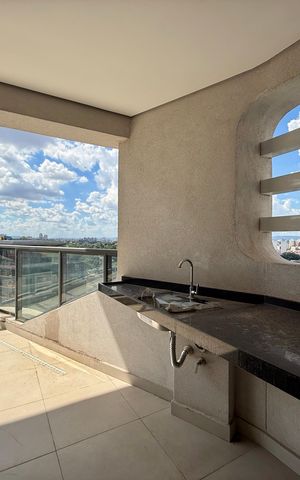 Apartamento à venda com 270m², 4 quartos e 4 vagas Apartamento à venda com 270m², 4 quartos e 4 vagasVaranda