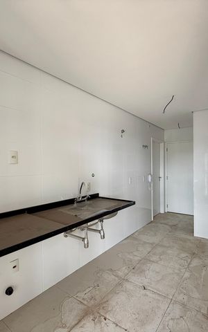 Apartamento à venda com 270m², 4 quartos e 4 vagas Apartamento à venda com 270m², 4 quartos e 4 vagasCozinha