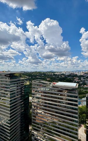 Apartamento à venda com 270m², 4 quartos e 4 vagas Apartamento à venda com 270m², 4 quartos e 4 vagasVista