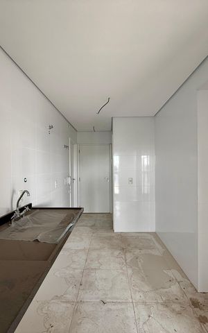 Apartamento à venda com 270m², 4 quartos e 4 vagas Apartamento à venda com 270m², 4 quartos e 4 vagasCozinha