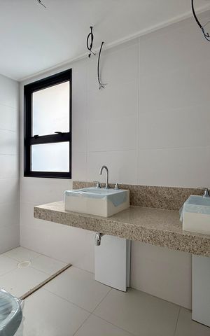 Apartamento à venda com 270m², 4 quartos e 4 vagas Apartamento à venda com 270m², 4 quartos e 4 vagasBanheiro Suíte 1