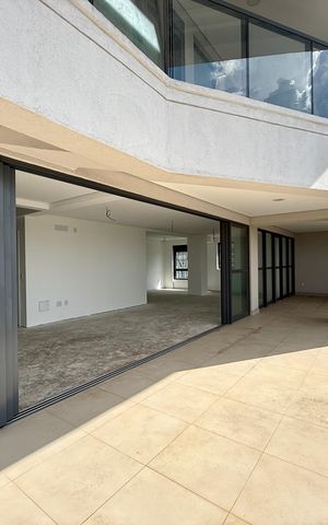 Apartamento à venda com 270m², 4 quartos e 4 vagas Apartamento à venda com 270m², 4 quartos e 4 vagasVaranda
