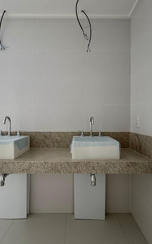 Apartamento à venda com 270m², 4 quartos e 4 vagas Apartamento à venda com 270m², 4 quartos e 4 vagasBanheiro Suíte 1