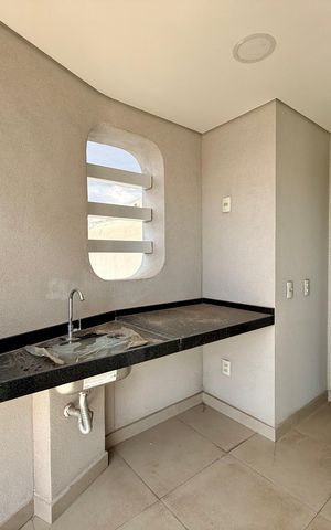 Apartamento à venda com 270m², 4 quartos e 4 vagas Apartamento à venda com 270m², 4 quartos e 4 vagasVaranda